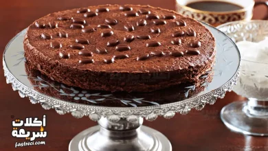 طريقة عمل الكيك بالشوكولاتة الهشة في 30 دقيقة فقط – الطعم زي الجاهز وأحلى!